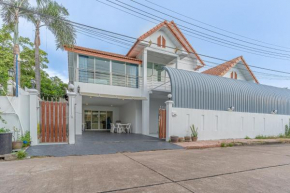 Mew villa 2 pattaya